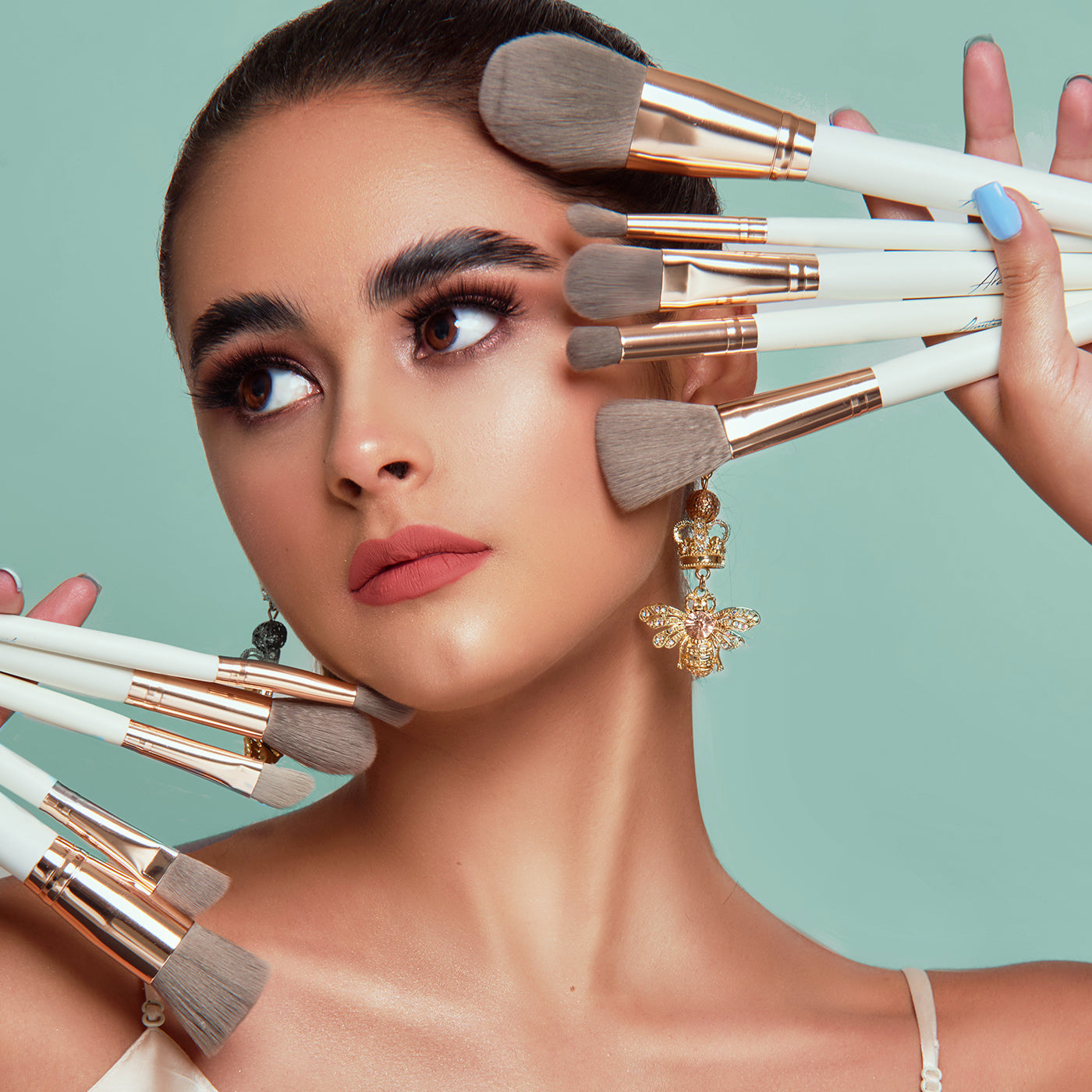 MAJESTIC WHITE Pro Brush Set 24 Brochas| Arantza Cosmetics